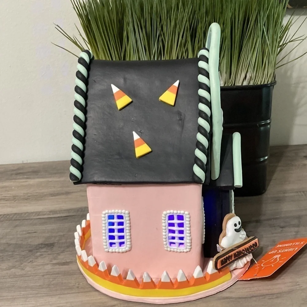 NEW! LIGHT UP COLOR CHANGING RIP GINGERBREAD HALLOWEEN HAUNTED HOUSE